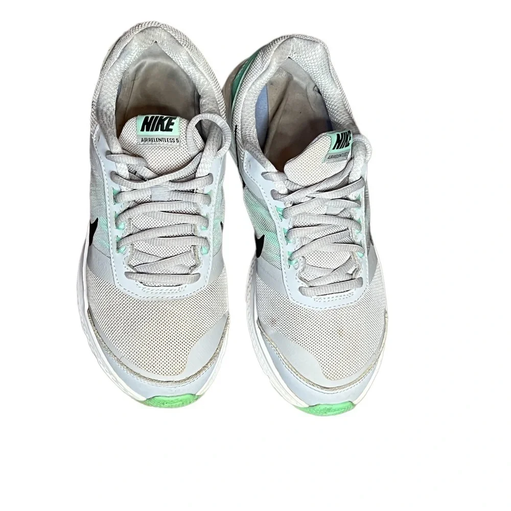Nike Relentless Sneakers Size 8.5 Women’s